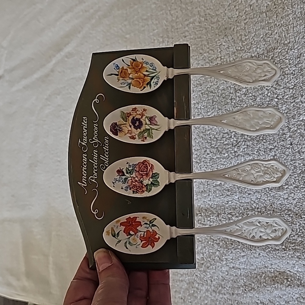 Vintage Avon Porcelain Spoon Set